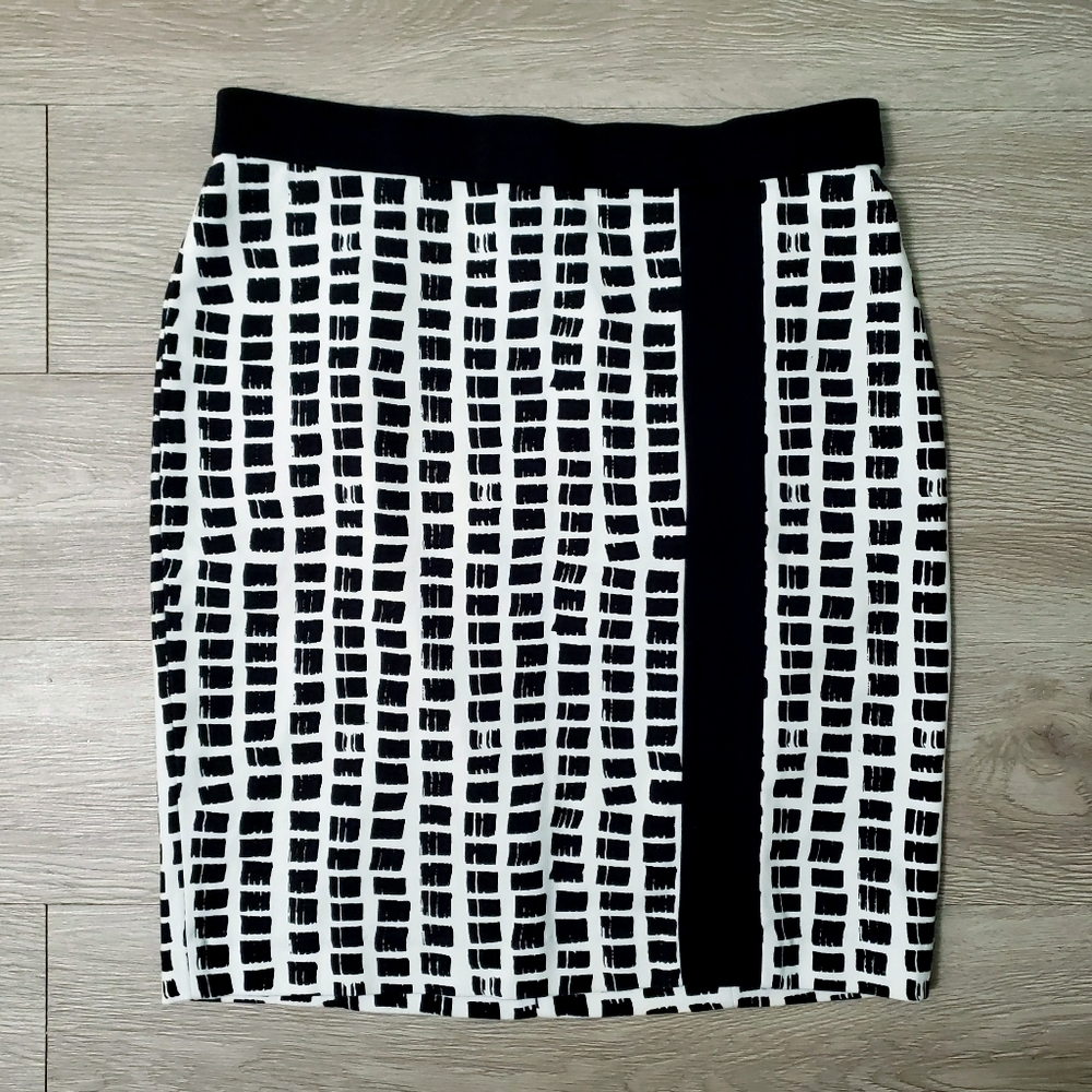 Ann Taylor size 4 black & white print midi a line skirt classic career modern